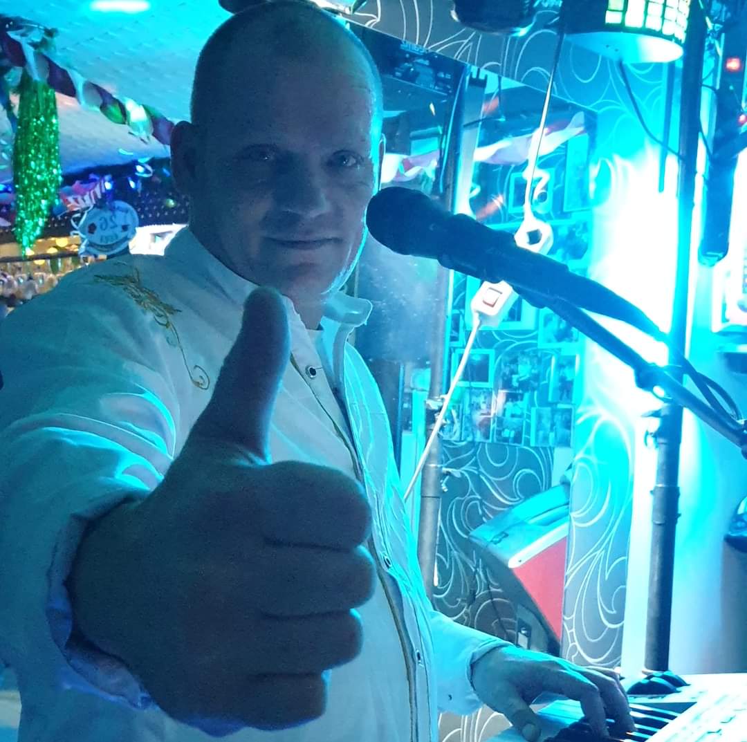 Facebook Múlatos Zene oldal.